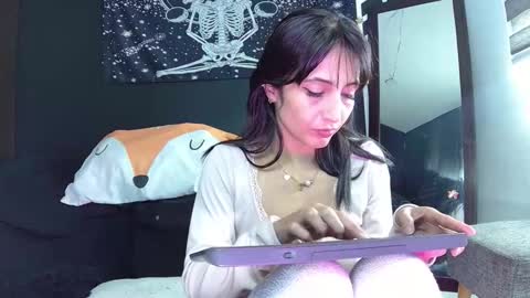 Snapshot of evangelinecors chatting on 10.12.25 Eva online show from 10.12.25