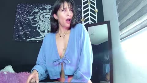 Snapshot of evangelinecors chatting on 10.18.25 Eva online show from 10.18.25