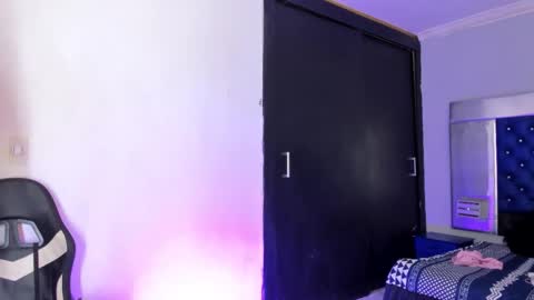 Snapshot of evanllelyne chatting on 10.18.25 evanllelyne online show from 10.18.25