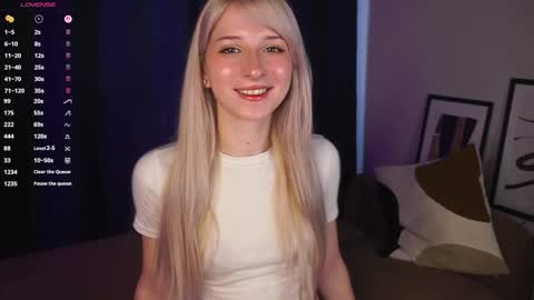 Snapshot of evaqt chatting on 09.26.25 Eva online show from 09.26.25