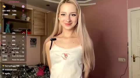 Snapshot of evaqt chatting on 10.17.25 Eva online show from 10.17.25