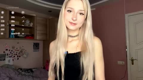 Snapshot of evaqt chatting on 10.29.25 Eva online show from 10.29.25