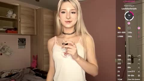 Snapshot of evaqt chatting on 11.05.25 Eva online show from 11.05.25