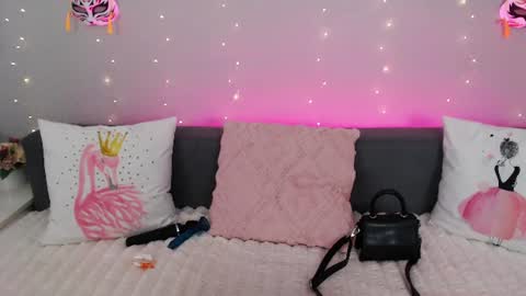 Snapshot of evarey_ chatting on 06.28.26 Adelina online show from 06.28.26
