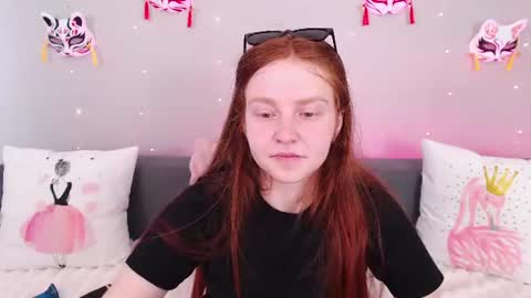 Snapshot of evarey_ chatting on 07.30.26 Adelina online show from 07.30.26