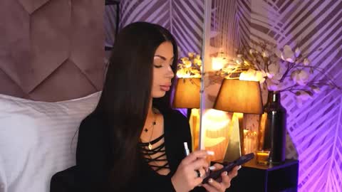 EvaRhea online show from 12.02.25