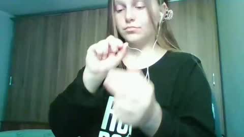 evasapples2026 online show from 04.01.26