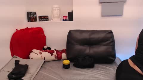 Eva Twiss online show from 03.23.26