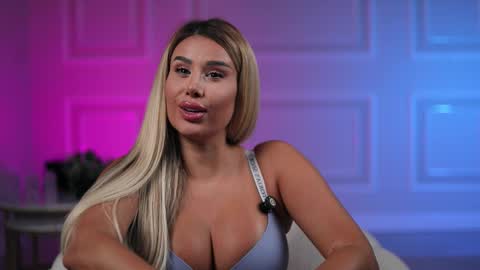 Snapshot of evazane chatting on 10.20.25 Eva online show from 10.20.25