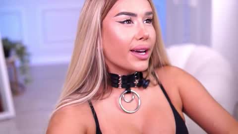 Snapshot of evazane chatting on 10.22.25 Eva online show from 10.22.25