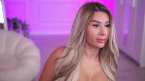 Snapshot of evazane chatting on 11.03.25 Eva online show from 11.03.25