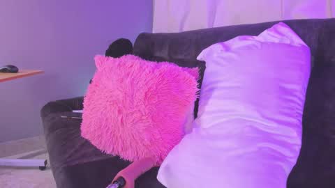 Eva Queen online show from 12.17.25