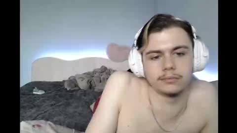 Snapshot of eve_lacroix chatting on 01.12.25 Alex online show from 01.12.25