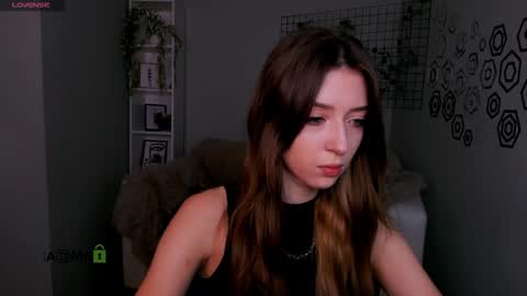 eve rose  online show from 10.08.25