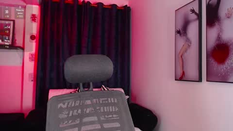 Evee online show from 12.20.25