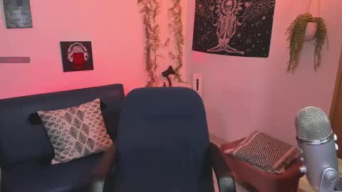 Snapshot of evee_uwu chatting on 10.09.25 Eve Jane online show from 10.09.25