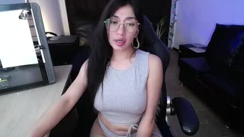 Snapshot of eveelyn_20 chatting on 02.19.25 Kissed by an angel IG evee lyn20 online show from 02.19.25