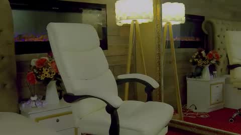 EveHamilton online show from 12.16.25