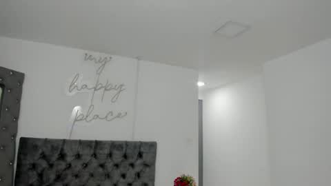 evelin__thompsson online show from 04.23.26