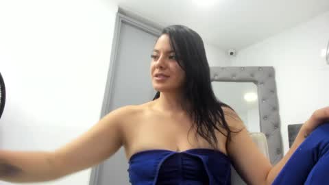 Snapshot of evelin__thompsson chatting on 05.13.26 evelin__thompsson online show from 05.13.26