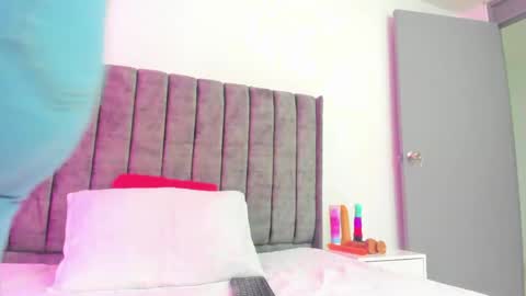 Snapshot of evelin__thompsson chatting on 05.21.26 evelin__thompsson online show from 05.21.26