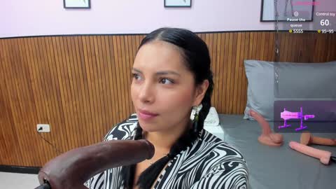 Snapshot of evelin_belen chatting on 01.15.25 EVELIN online show from 01.15.25