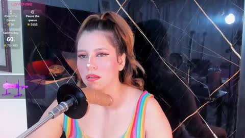 Snapshot of evelin_belen chatting on 09.18.25 EVELIN online show from 09.18.25