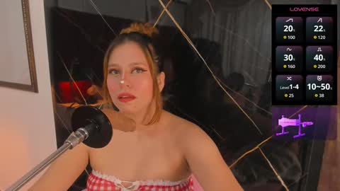 Snapshot of evelin_belen chatting on 09.20.25 EVELIN online show from 09.20.25