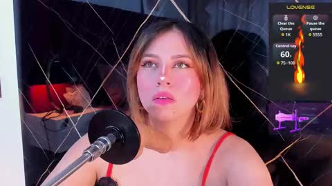 Snapshot of evelin_belen chatting on 10.01.25 EVELIN online show from 10.01.25