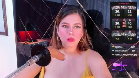 Snapshot of evelin_belen chatting on 10.12.25 EVELIN online show from 10.12.25