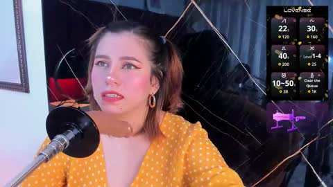 Snapshot of evelin_belen chatting on 10.24.25 EVELIN online show from 10.24.25