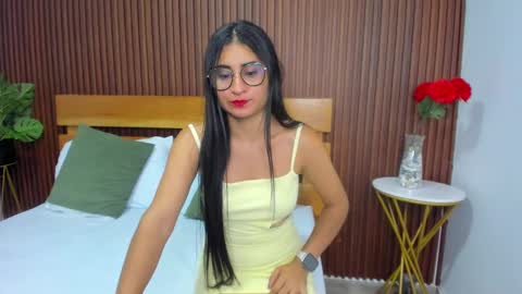 Snapshot of evelin_leroy chatting on 12.26.24 BELLA online show from 12.26.24