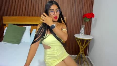 Snapshot of evelin_leroy chatting on 12.26.24 BELLA online show from 12.26.24