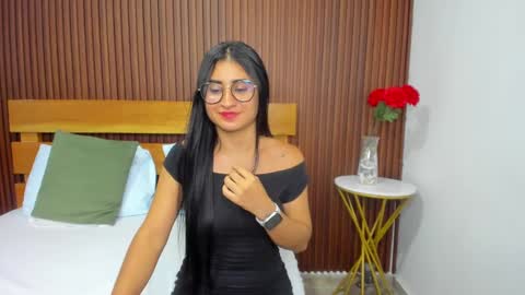 Snapshot of evelin_leroy chatting on 12.27.24 BELLA online show from 12.27.24