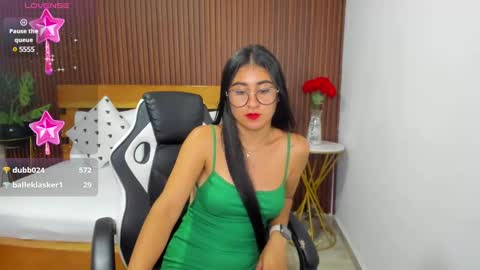 Snapshot of evelin_leroy chatting on 01.20.25 BELLA online show from 01.20.25