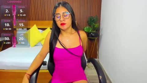 Snapshot of evelin_leroy chatting on 02.06.25 BELLA online show from 02.06.25