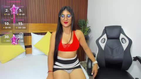 Snapshot of evelin_leroy chatting on 02.08.25 BELLA online show from 02.08.25