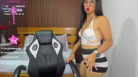 Snapshot of evelin_leroy chatting on 03.03.25 BELLA online show from 03.03.25