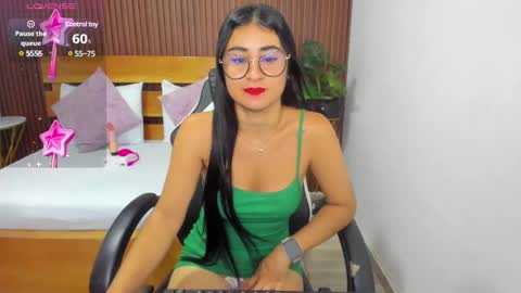 Snapshot of evelin_leroy chatting on 03.07.25 BELLA online show from 03.07.25