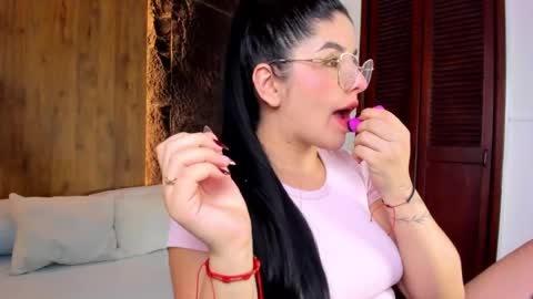 Snapshot of evelin_lopezz chatting on 09.09.25 E V E L I N online show from 09.09.25