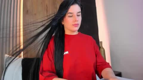 E V E L I N online show from 02.18.26