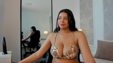 E V E L I N online show from 04.01.26