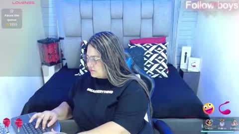 Snapshot of evelin_zaens chatting on 10.12.25 evelin zaens online show from 10.12.25