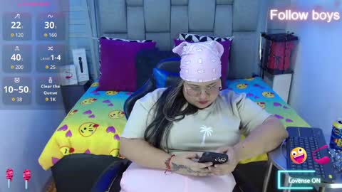 Snapshot of evelin_zaens chatting on 10.22.25 evelin zaens online show from 10.22.25