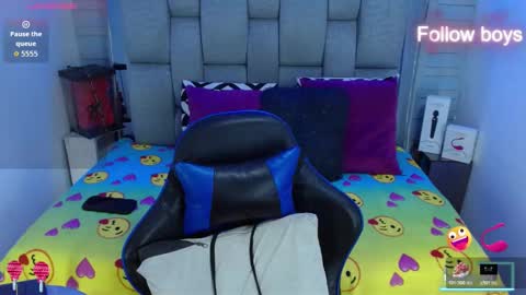 Snapshot of evelin_zaens chatting on 10.24.25 evelin zaens online show from 10.24.25