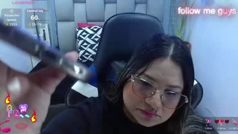 Snapshot of evelin_zaens chatting on 06.25.26 evelin zaens online show from 06.25.26