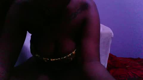 Snapshot of evelina_dripingpussy chatting on 12.18.24 Evelina dripingpussy online show from 12.18.24