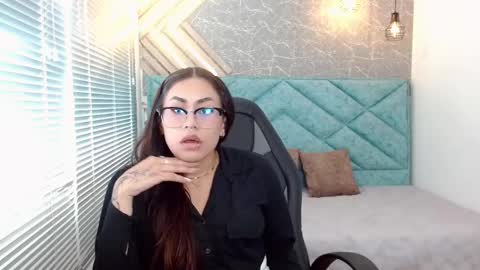 Eveline  online show from 02.21.25