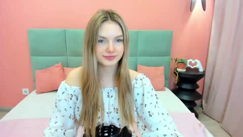 Snapshot of evelineamore chatting on 05.03.26 Eveline online show from 05.03.26