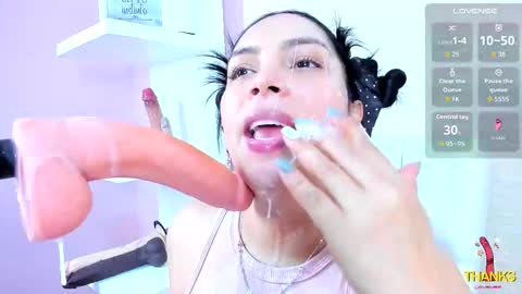 Snapshot of evelinn_belen chatting on 10.18.25 Evelinn belen online show from 10.18.25